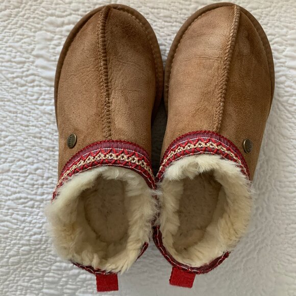 Ugg Slippers - Picture 1 of 4